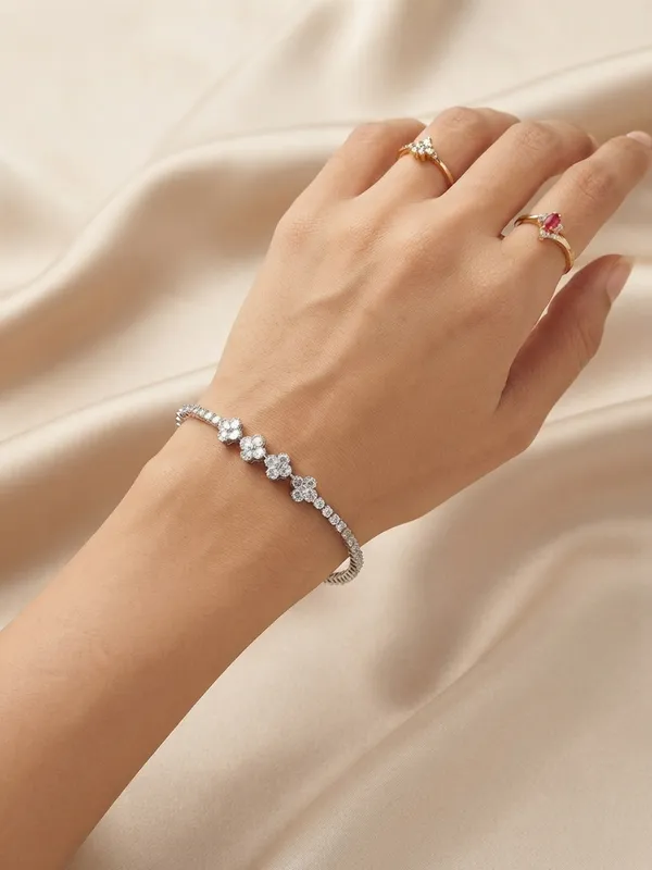 Silver_Alloy_Bracelet_For_Women