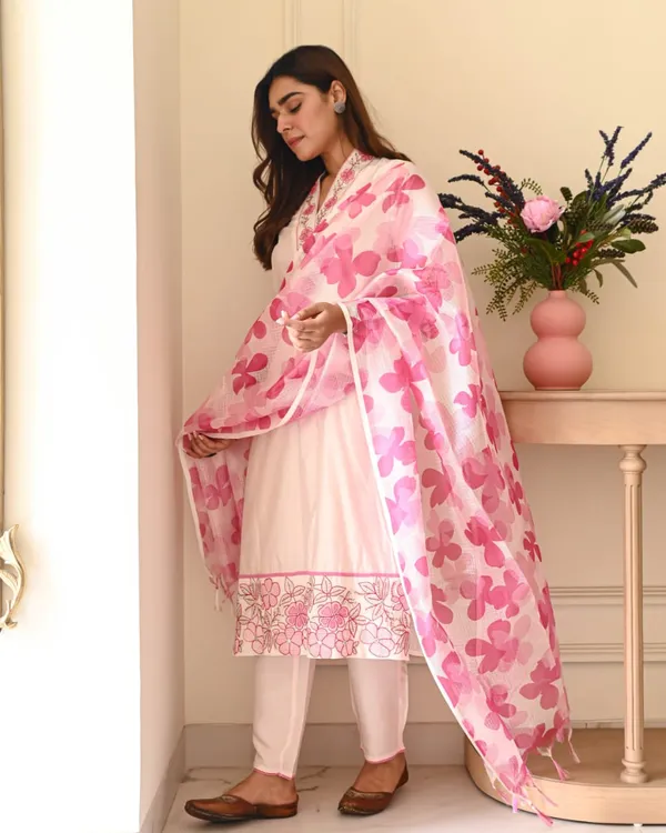 Blush_Bloom_Cotton_Flex_Embroidered_Kurta_Set_With_Kota_Doriya_Dupatta