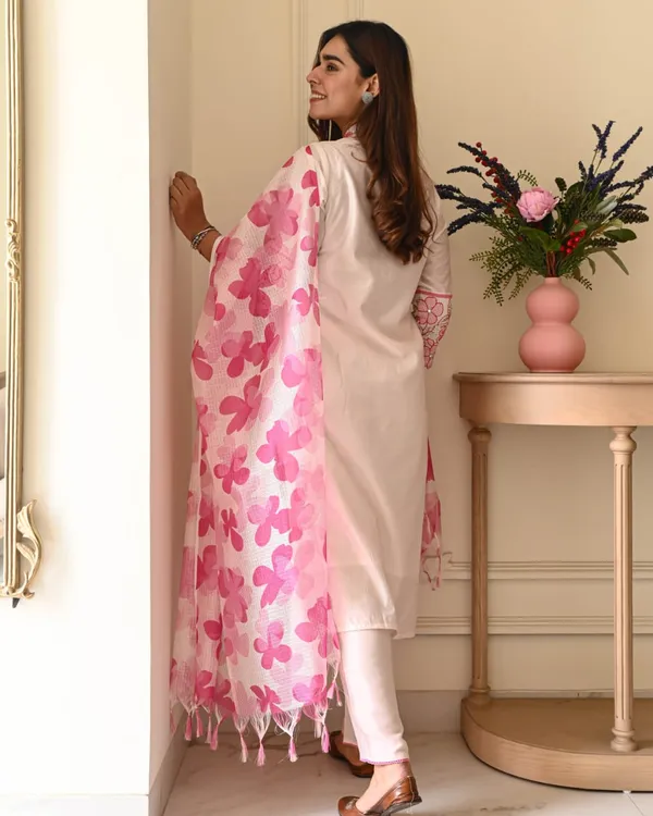 Blush_Bloom_Cotton_Flex_Embroidered_Kurta_Set_With_Kota_Doriya_Dupatta