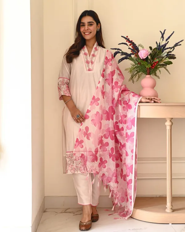 Blush_Bloom_Cotton_Flex_Embroidered_Kurta_Set_With_Kota_Doriya_Dupatta