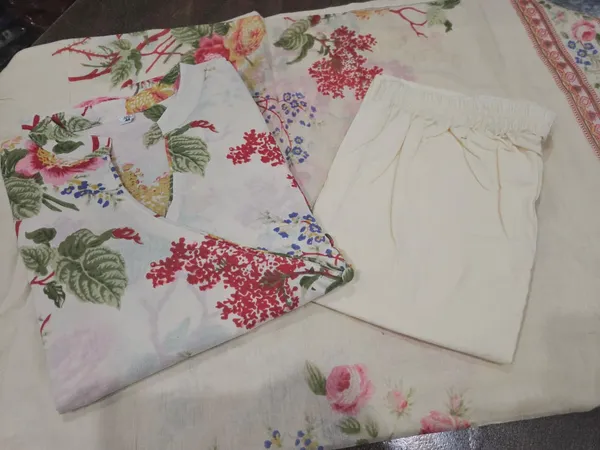 Pure_Cotton_Floral_Printed_Kurta_Pant_Set_With_Mulmul_Dupatta_For_Women