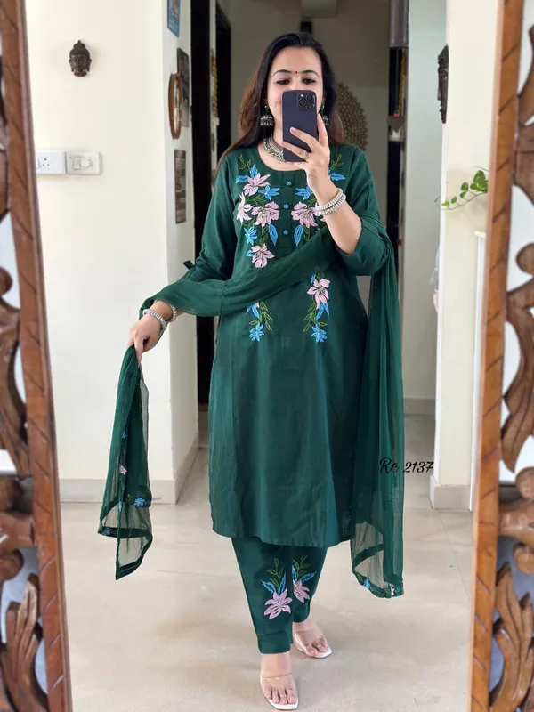 Olive_Grace_Cotton_Slub_Embroidered_Suit_Set