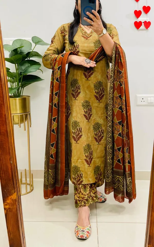 Zariya_Kalamkari_Print_Cotton_Suit_Set_With_Dupatta