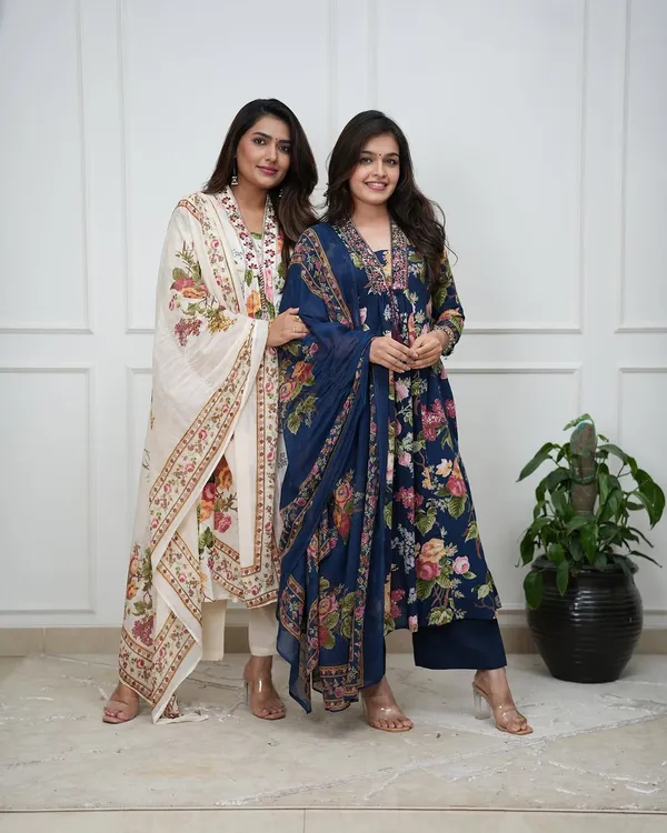 Floral_Printed_Cotton_Kurta_Pant_Set_With_Mulmul_Dupatta_For_Women_Premium_Ethnic_Wear