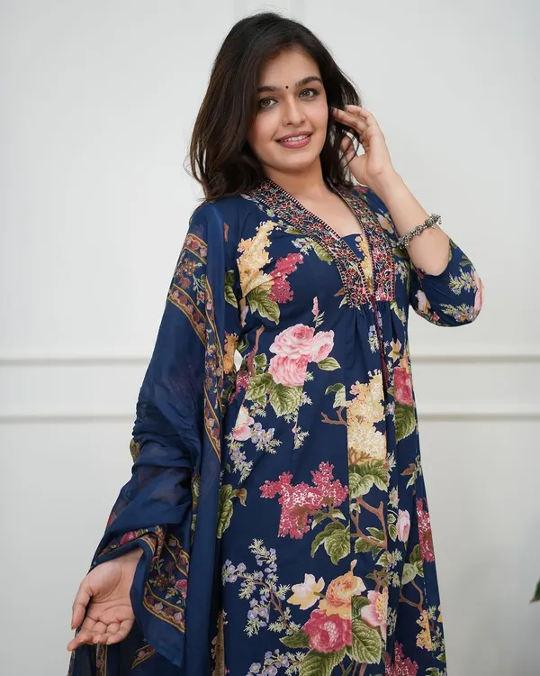 Floral_Printed_Cotton_Kurta_Pant_Set_With_Mulmul_Dupatta_For_Women_Premium_Ethnic_Wear