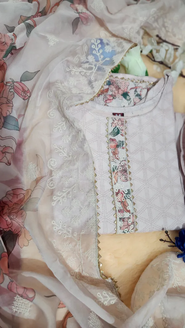 Floral_Printed_Cotton_Kurta_Pant_Set_With_Mulmul_Dupatta_For_Women_Premium_Ethnic_Wear