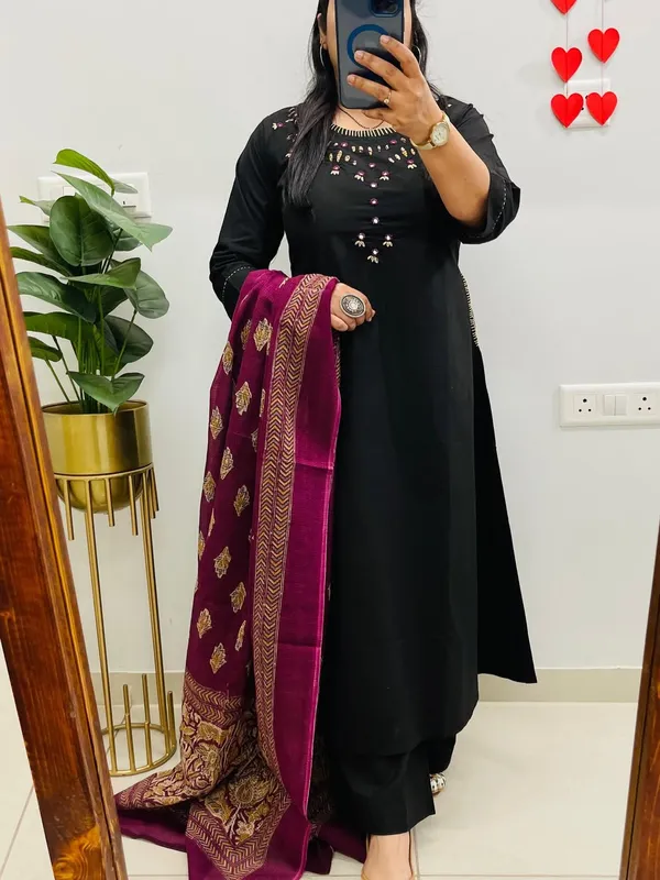 Black_Emblem_Embroidered_Cotton_Kurti_Set_With_Dupatta