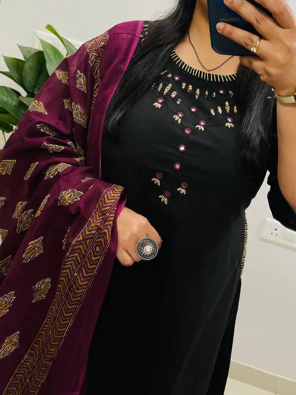 Black_Emblem_Embroidered_Cotton_Kurti_Set_With_Dupatta