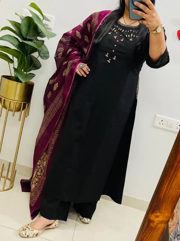 Black_Emblem_Embroidered_Cotton_Kurti_Set_With_Dupatta