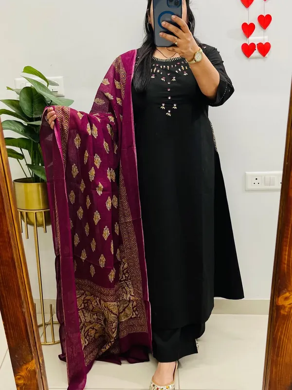 Black_Emblem_Embroidered_Cotton_Kurti_Set_With_Dupatta
