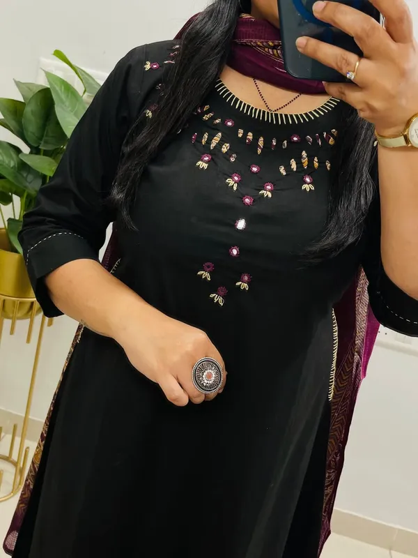Black_Emblem_Embroidered_Cotton_Kurti_Set_With_Dupatta