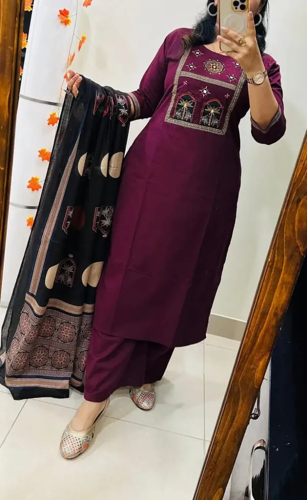 Royal_Dusk_Embroidered_Kurta_Set