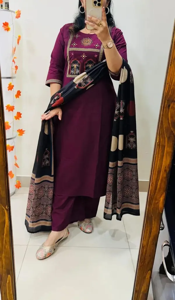 Royal_Dusk_Embroidered_Kurta_Set
