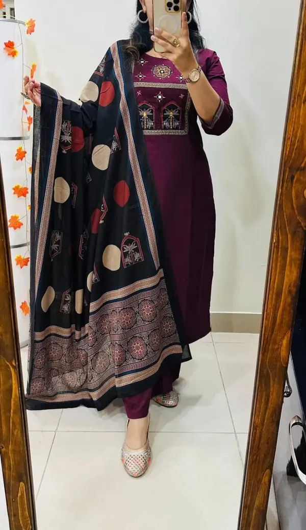 Royal_Dusk_Embroidered_Kurta_Set