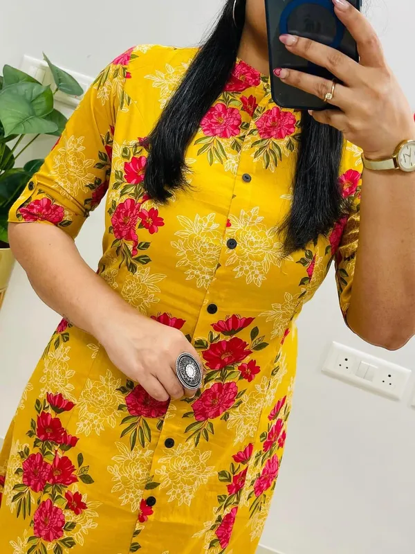 Yellow_Sardar_Floral_Cotton_Kurti_Pant_Set