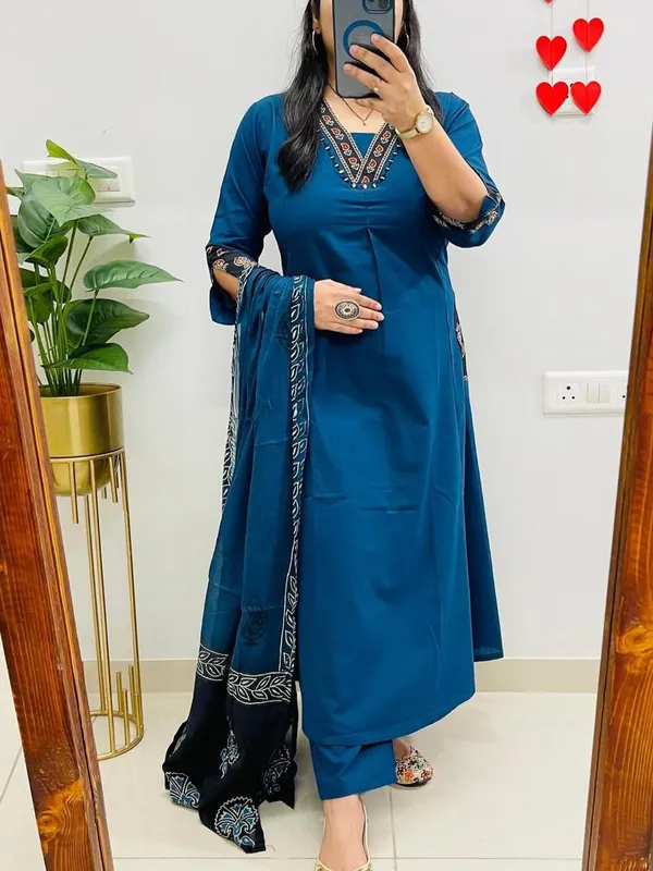 Nri_Blue_V_Neck_Handcrafted_Cotton_Kurti_Set_With_Dupatta