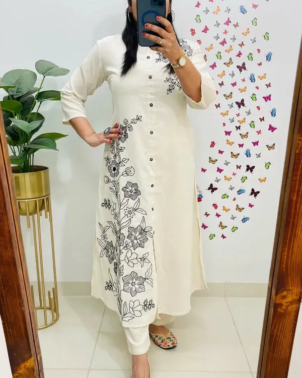 Pearl_White_Floral_Embroidered_Kurta_Set_With_Lace_Details