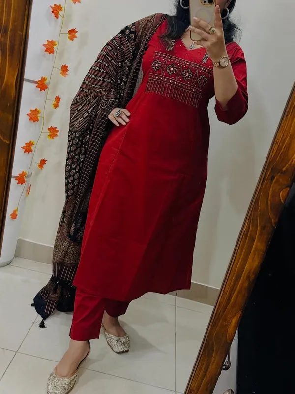Maroon_Heavy_Cotton_Embroidered_Kurta_Pant_Set_With_Printed_Dupatta_For_Women