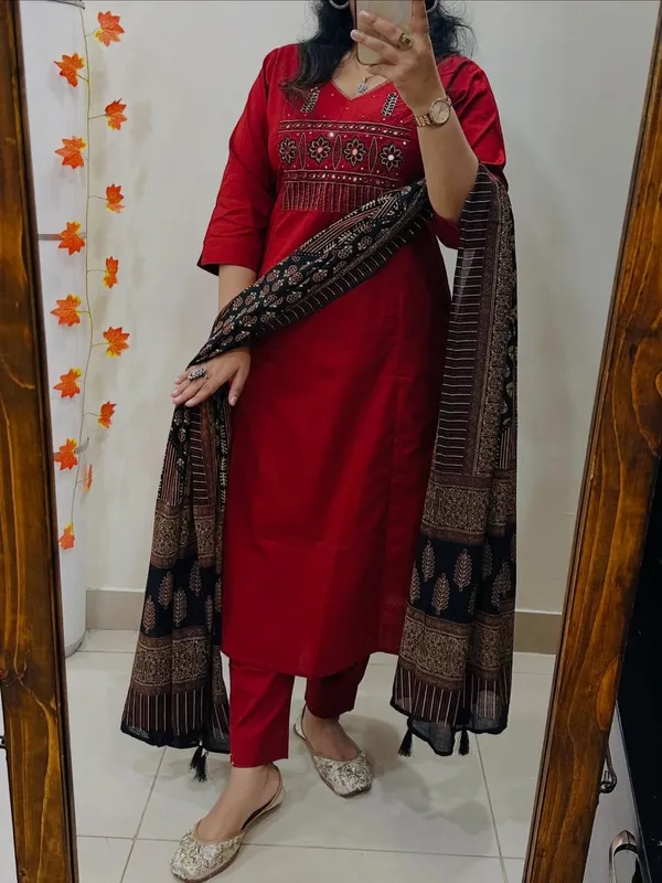 Maroon_Heavy_Cotton_Embroidered_Kurta_Pant_Set_With_Printed_Dupatta_For_Women