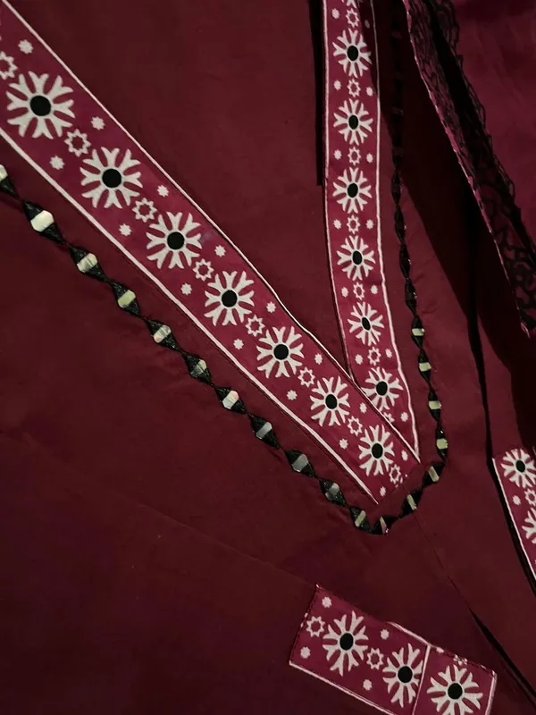 Nri_Maroon_V_Neck_Handcrafted_Cotton_Kurti_Set_With_Dupatta