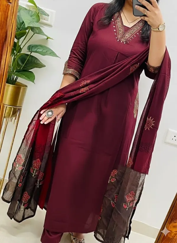 Nri_Maroon_V_Neck_Handcrafted_Cotton_Kurti_Set_With_Dupatta