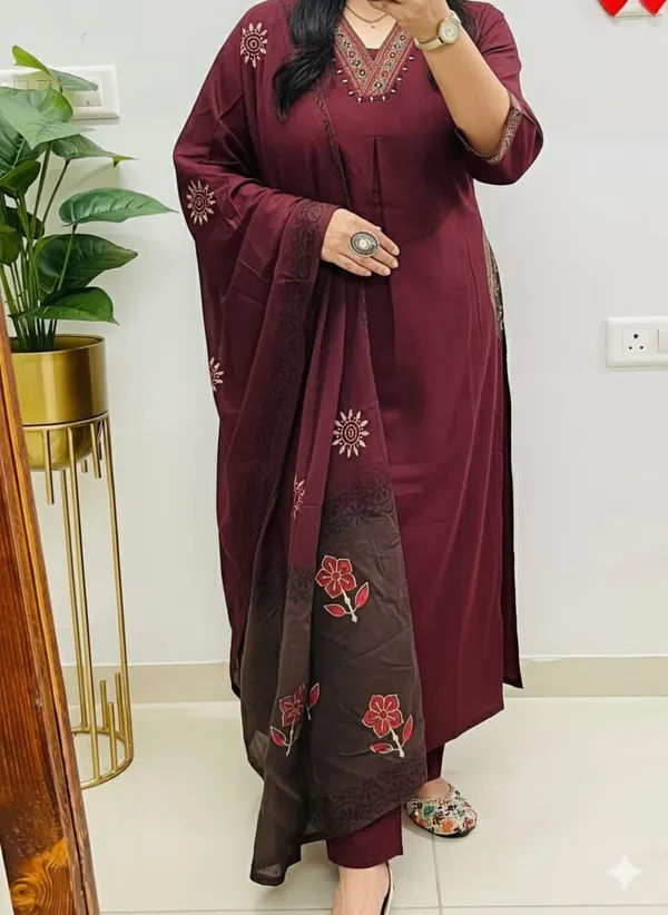 Nri_Maroon_V_Neck_Handcrafted_Cotton_Kurti_Set_With_Dupatta