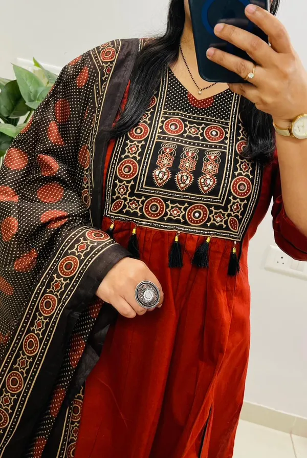 Aarohi_Cotton_Kurti_Pant_Set_With_Ajrakh_Print_Dupatta