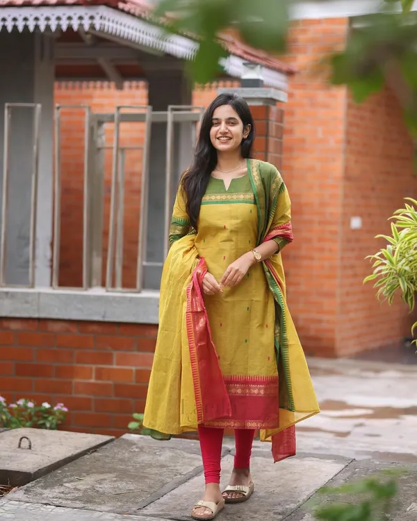 Varanika_Kanchi_Cotton_Zari_Woven_Suit_Set