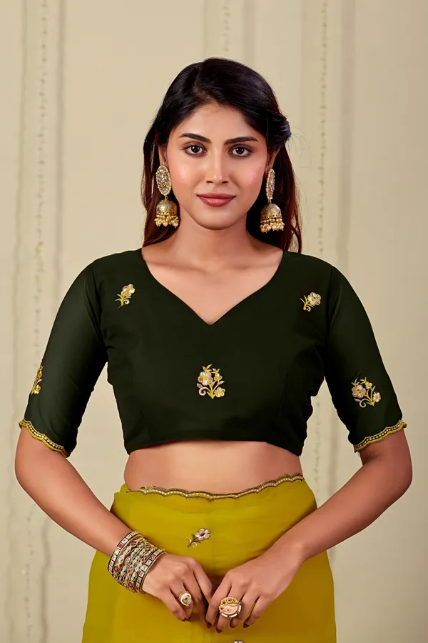 Mustard_Embroidered_Saree_With_Blouse_for_Women