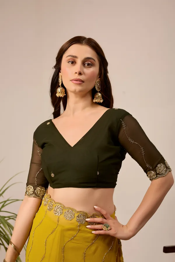 Yellow_Embroidered_Saree_With_Blouse_For_Women