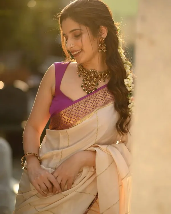 Cream_Jacquard_Premium_Saree_For_Women