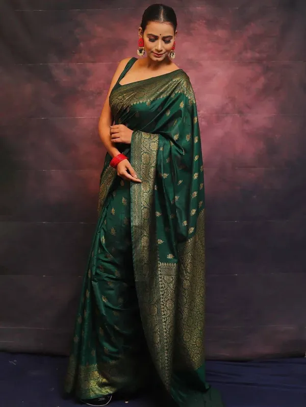 Green_Jacquard_Premium_Saree_For_Women