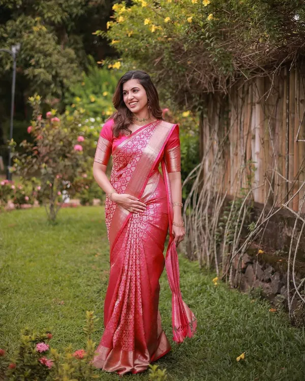Pink_Jacquard_Premium_Saree_For_Women