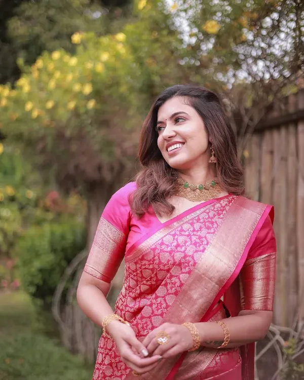 Pink_Jacquard_Premium_Saree_For_Women