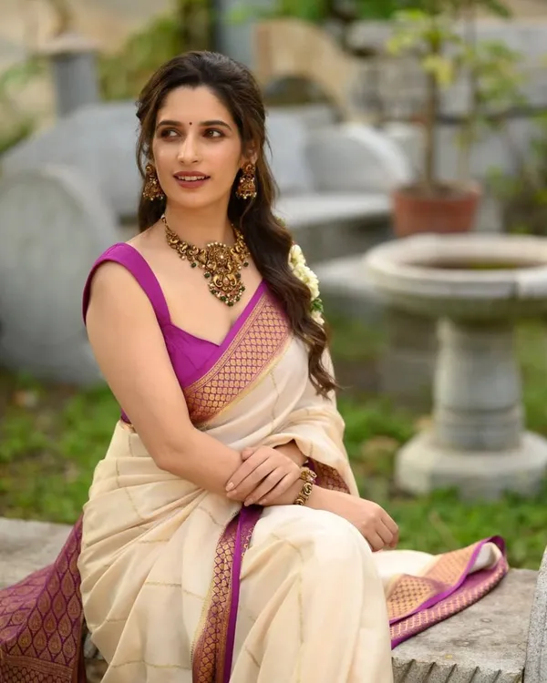Cream_Jacquard_Premium_Saree_For_Women