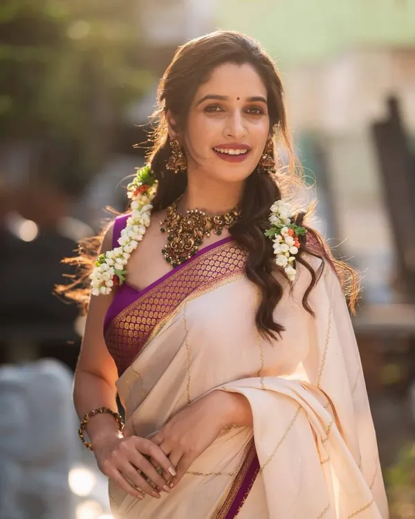 Cream_Jacquard_Premium_Saree_For_Women