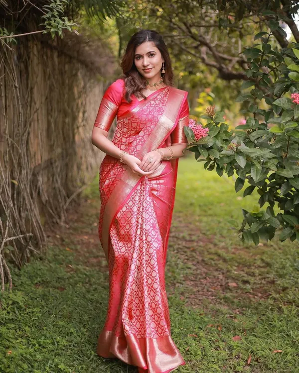 Pink_Jacquard_Premium_Saree_For_Women