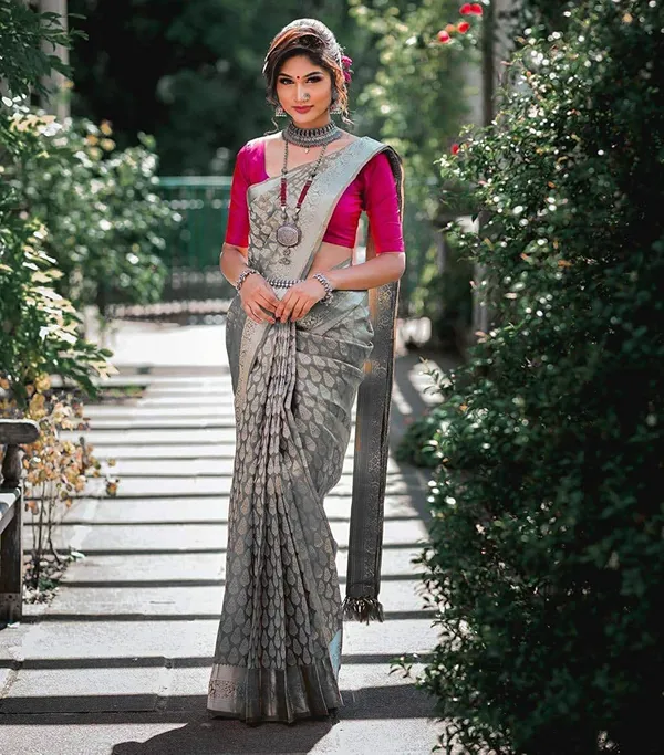 Grey_Jacquard_Premium_Saree_For_Women
