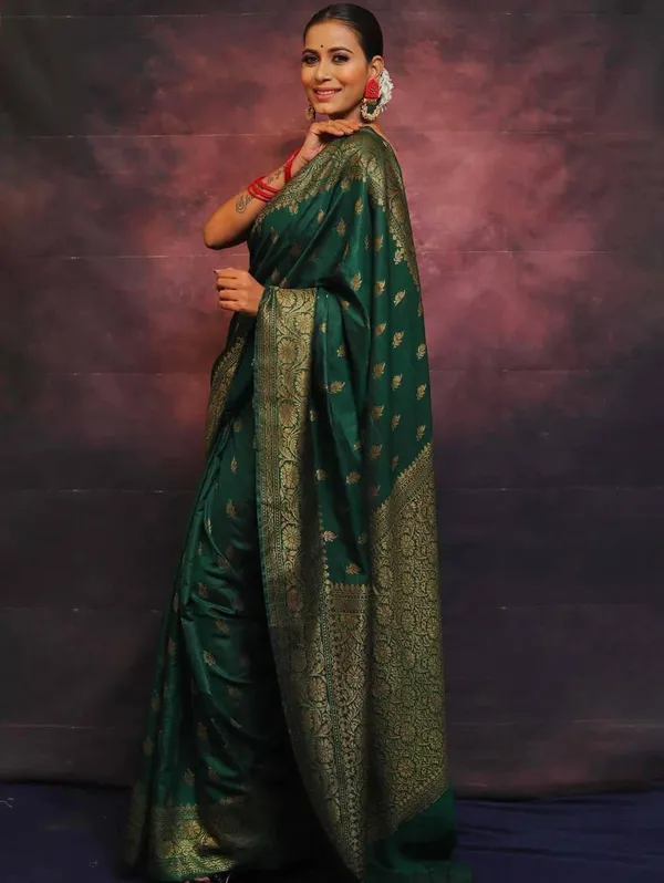 Green_Jacquard_Premium_Saree_For_Women