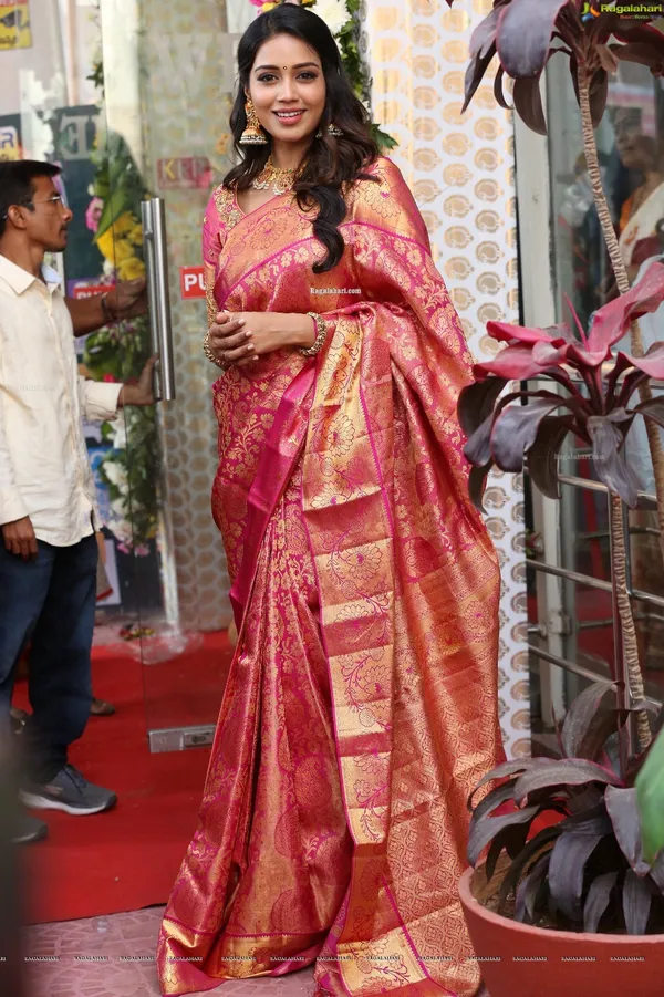 Pink_Jacquard_Premium_Saree_For_Women