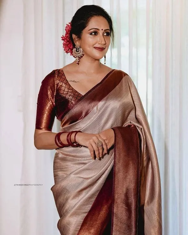Beige_Jacquard_Premium_Saree_For_Women