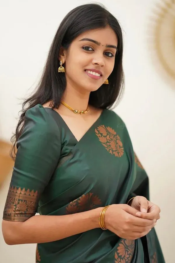 Green_Jacquard_Premium_Saree_For_Women