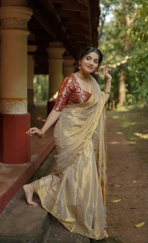 Gold_Jacquard_Premium_Saree_For_Women