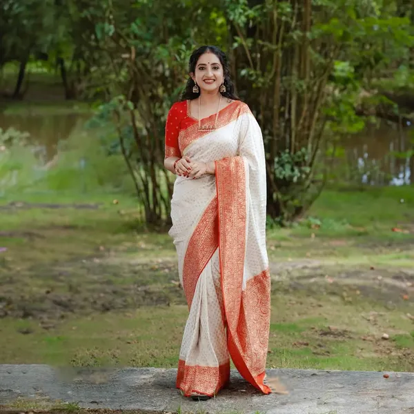 White_Jacquard_Premium_Saree_For_Women
