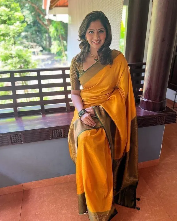Orange_Jacquard_Premium_Saree_For_Women