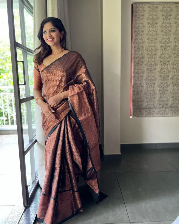 Brown_Jacquard_Premium_Saree_For_Women