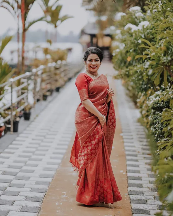 Red_Jacquard_Premium_Saree_For_Women