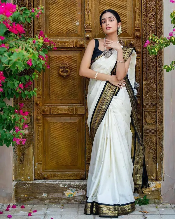 White_Jacquard_Premium_Saree_For_Women