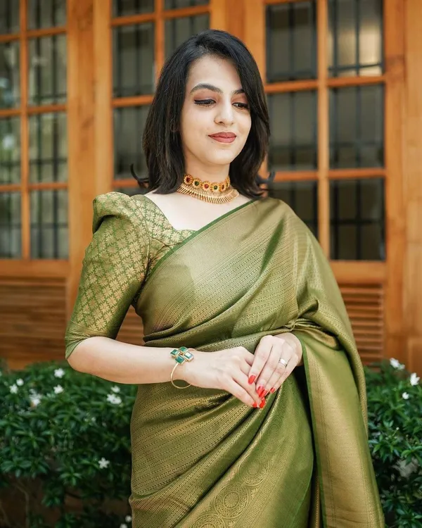 Olive_Green_Jacquard_Premium_Saree_For_Women