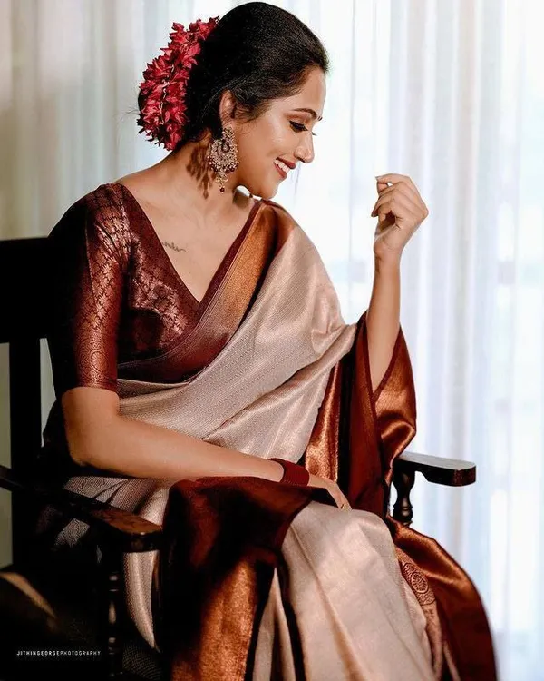 Beige_Jacquard_Premium_Saree_For_Women